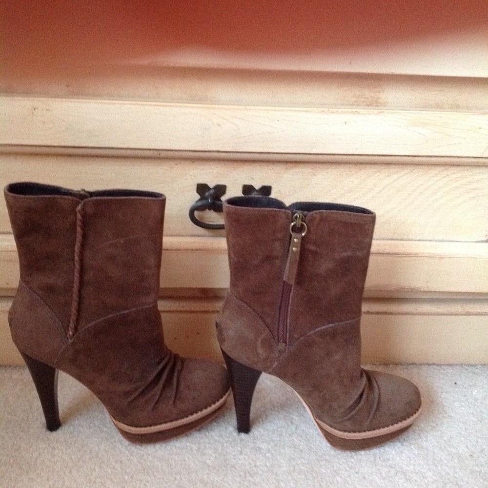 High heels Ugg Shoes.NWOT